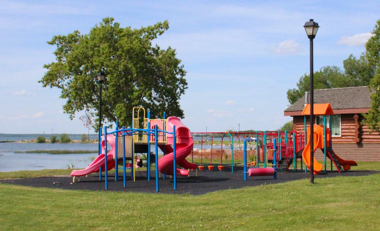 Alberta Beach Inn And Suites 외부 사진